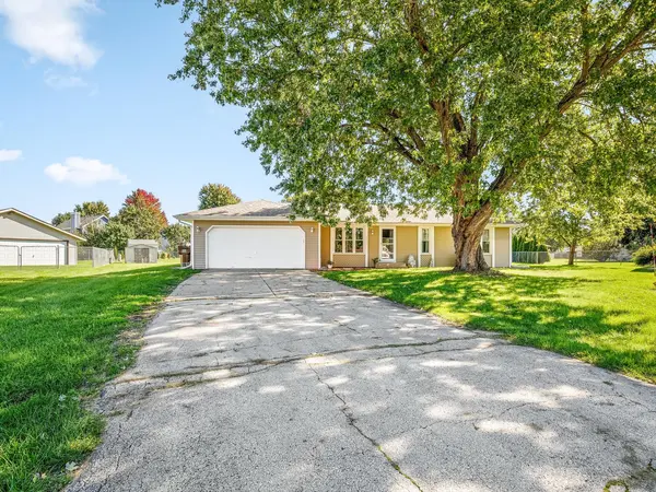8523 Terrang CT, Machesney Park, IL 61115