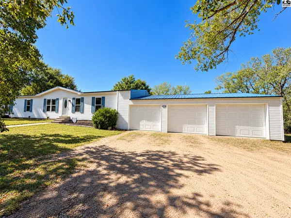 10307 E 4th Ave, Hutchinson, KS 67501