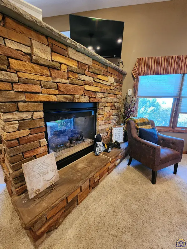2203 Deerbrook Lane, Emporia, KS 66801