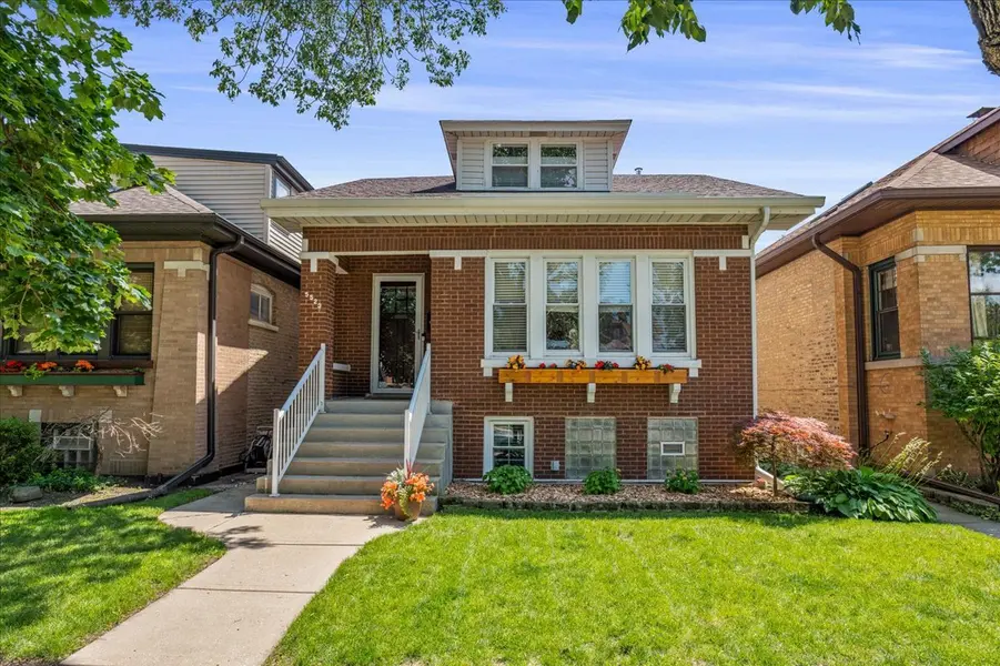 5523 W Pensacola AVE, Chicago, IL 60641