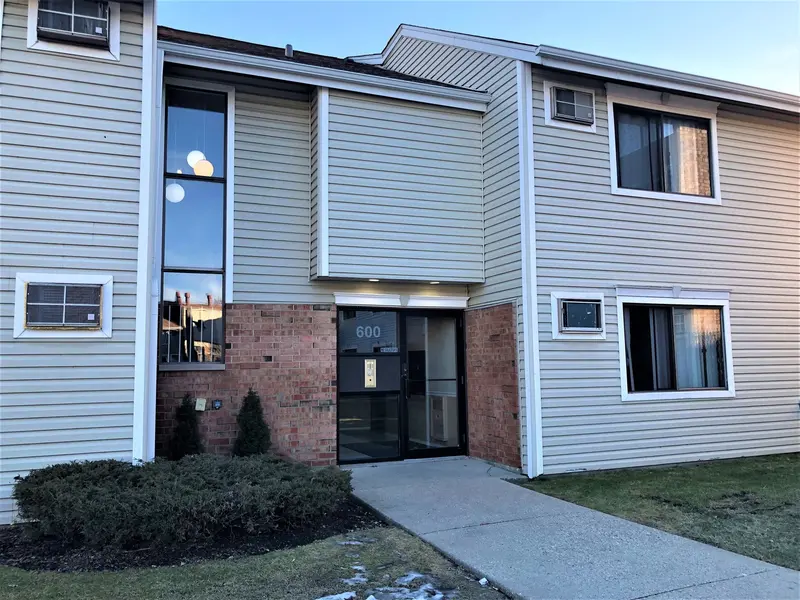 600 Bayside DR #5, Palatine, IL 60074