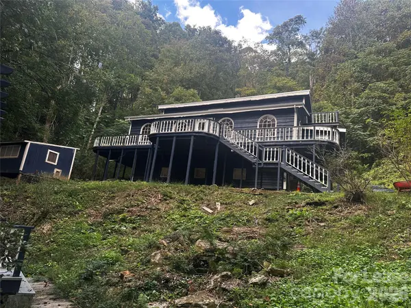 701 Deacon RD, Burnsville, NC 28714