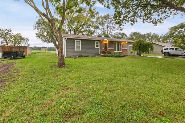 205 S Westview RD, Mclouth, KS 66054