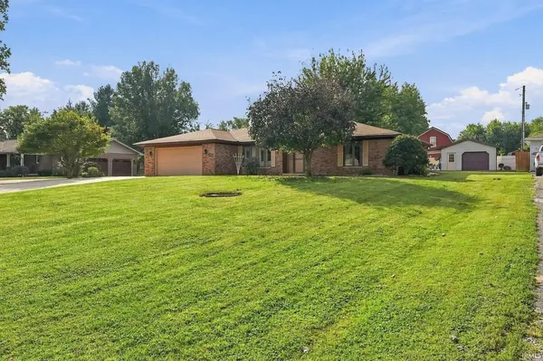 219 E Harvest LN, Petersburg, IN 47567-8843