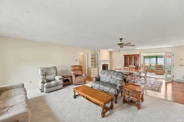 219 E Harvest LN, Petersburg, IN 47567-8843