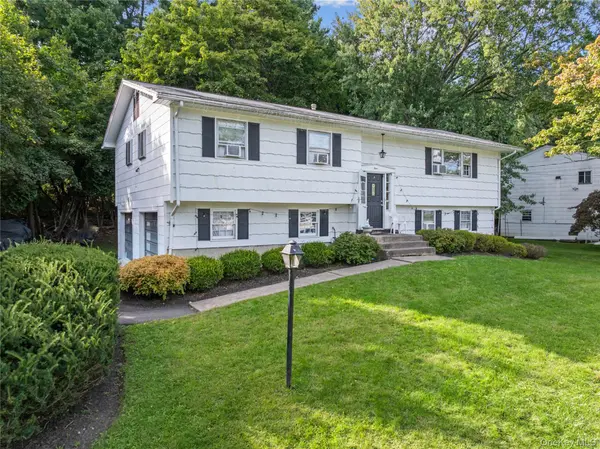 4 Great Oaks DR, New City, NY 10956
