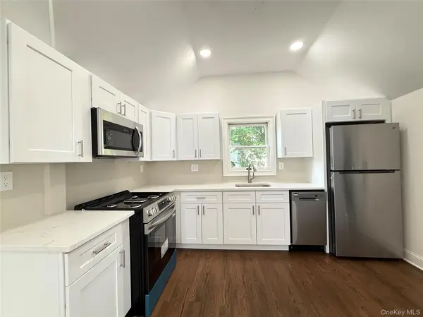 9 E Carver ST, Huntington, NY 11743