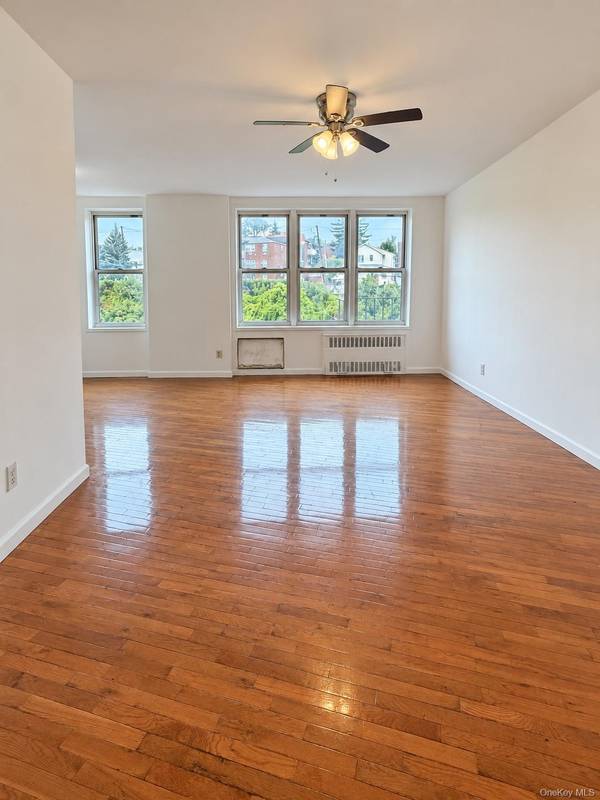 86-16 60th AVE #4D, Elmhurst, NY 11373