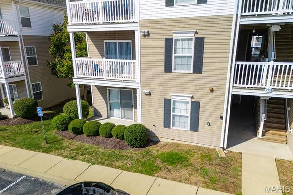 9751 Newham DR #11A, Affton, MO 63123