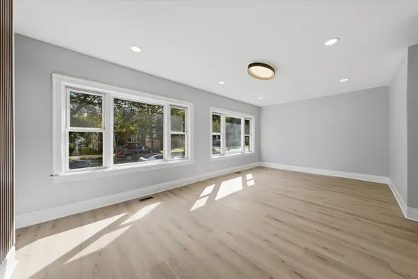 8352 S Phillips AVE, Chicago, IL 60617