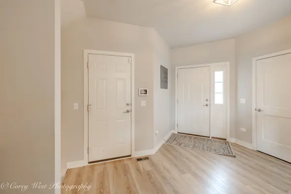 1147 Freedom RD, Elburn, IL 60119