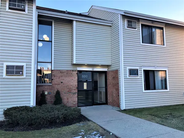 600 Bayside DR #5, Palatine, IL 60074