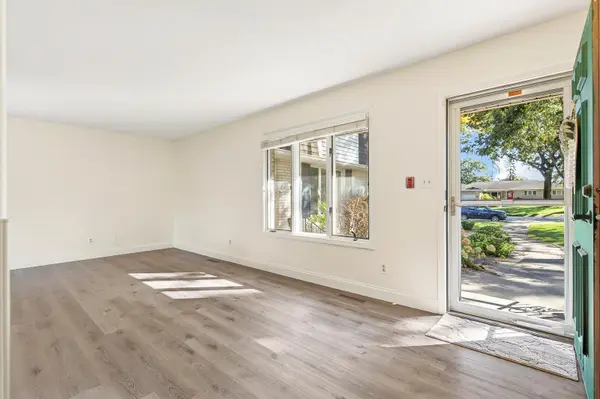 34 Woodhollow DR, Schererville, IN 46375