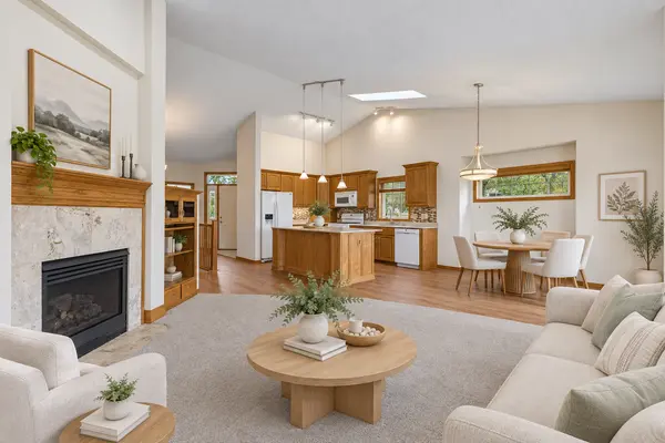 492 Holly LN N, Oakdale, MN 55128