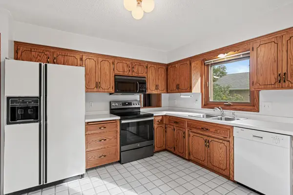 7400 W 112th ST, Bloomington, MN 55438