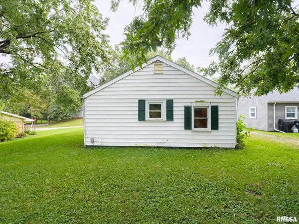 670 N 9th AVE, Canton, IL 61415