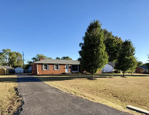 4005 McIntire Dr, Columbia, TN 38401