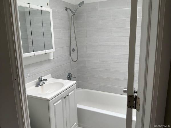 1020 E 213th ST, Bronx, NY 10469
