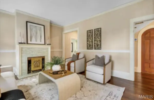 231 E Argonne DR, Kirkwood, MO 63122