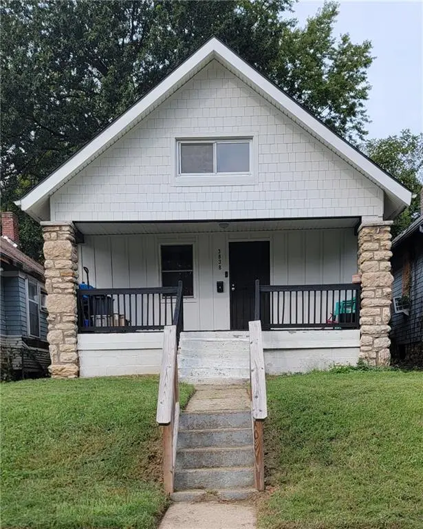 3838 Chestnut AVE, Kansas City, MO 64128