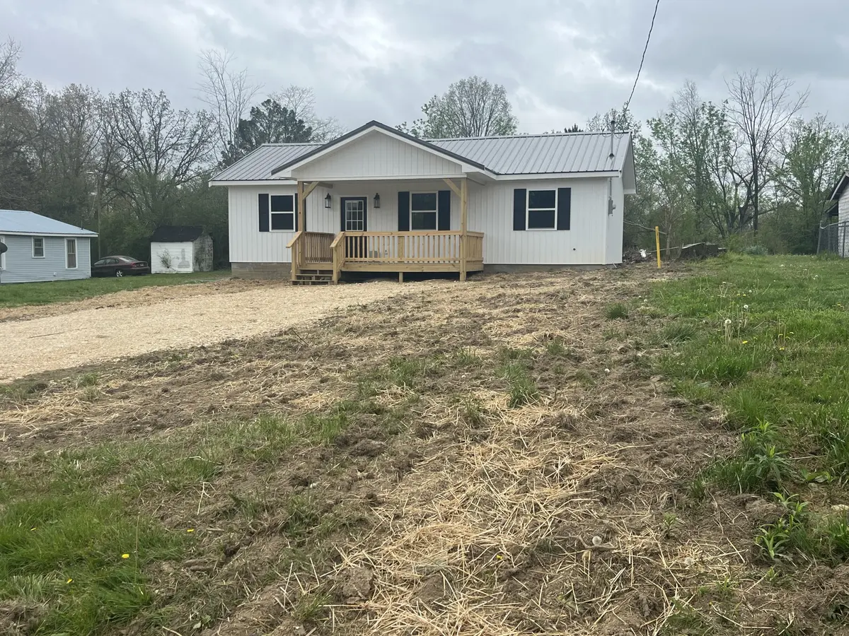 221 Ohio St, Collinwood, TN 38450
