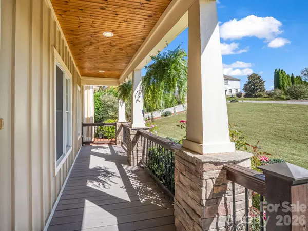61 Mountain Shadows DR, Leicester, NC 28748