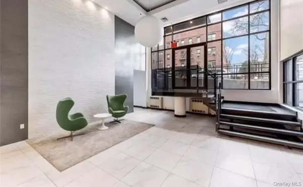 43-12 214 PL ## 3E, Bayside, NY 11361