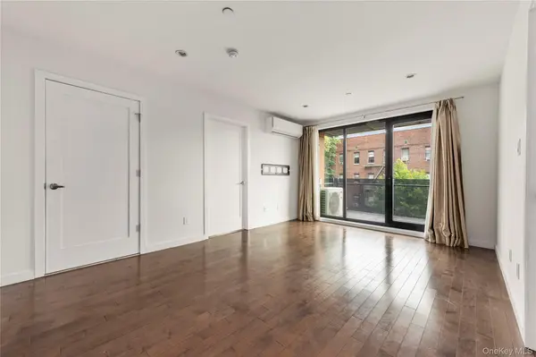 43-12 214 PL ## 3E, Bayside, NY 11361