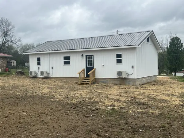 221 Ohio St, Collinwood, TN 38450