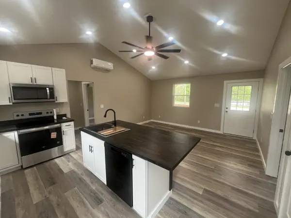 221 Ohio St, Collinwood, TN 38450