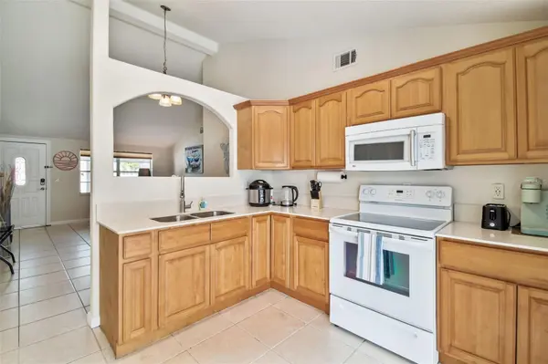 7607 WOODLAND OAKS CT, Tampa, FL 33615