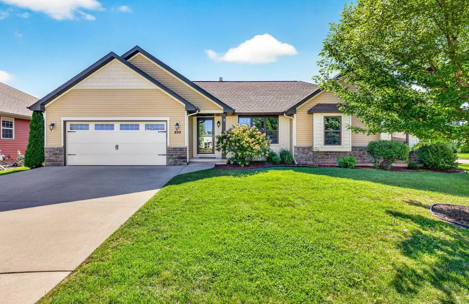899 LOTUS TRL, Menasha, WI 54952