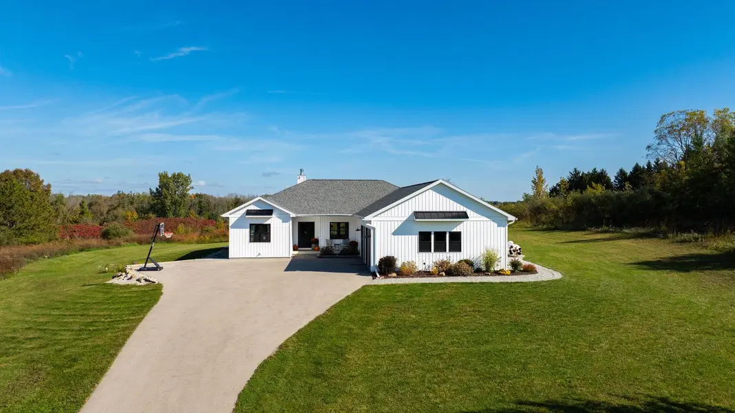 W10190 RIDGE RD, Hortonville, WI 54944