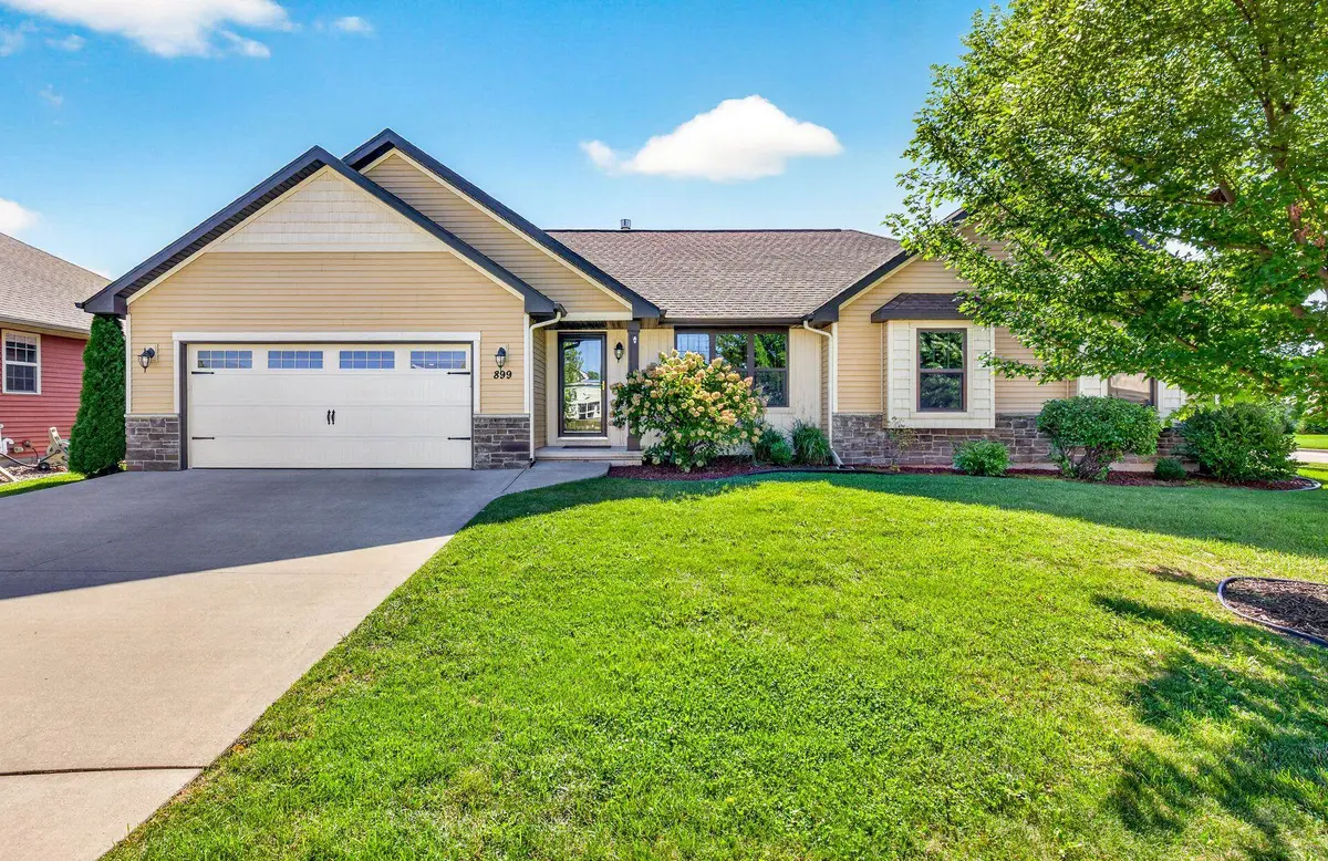 899 LOTUS TRL, Menasha, WI 54952