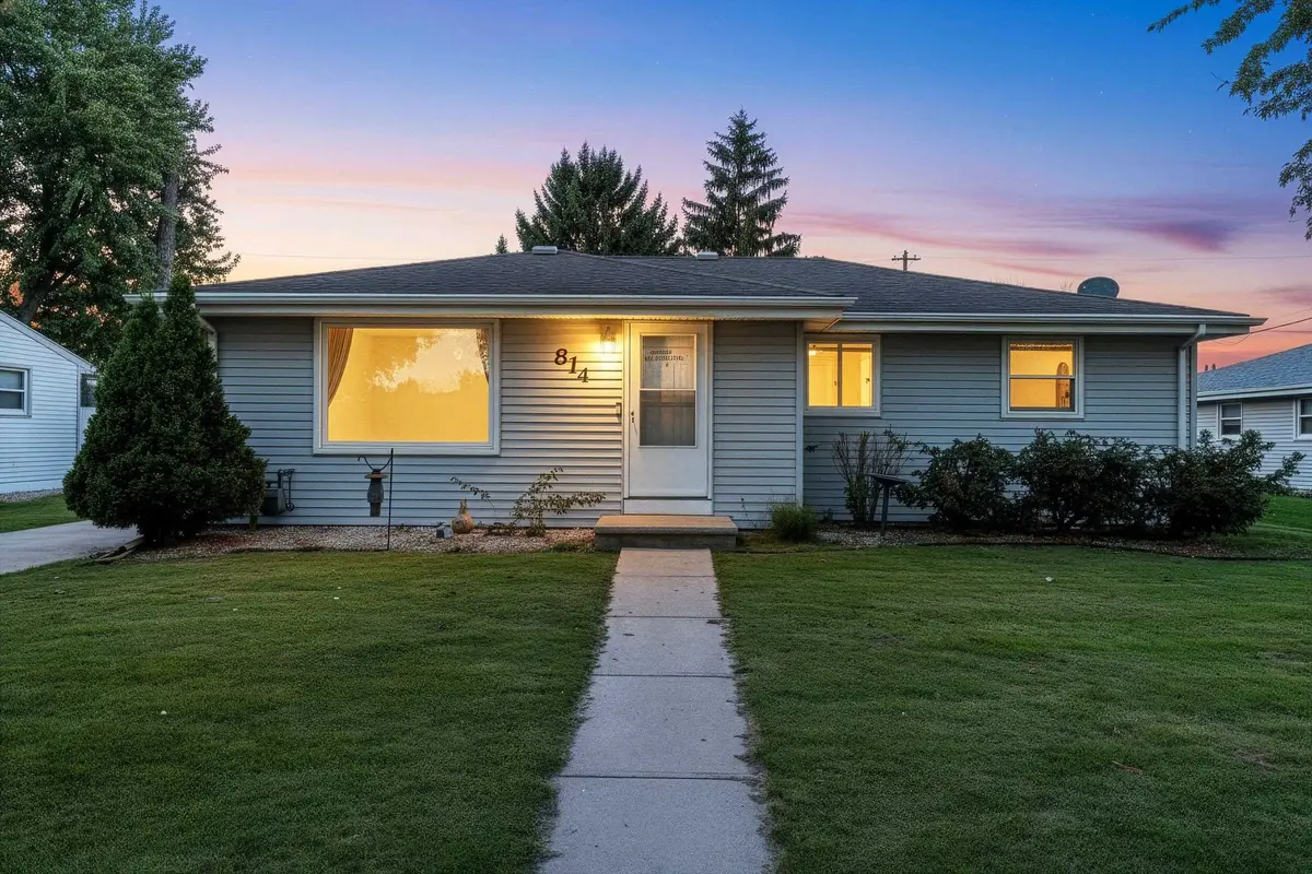 814 BADER ST, Green Bay, WI 54302