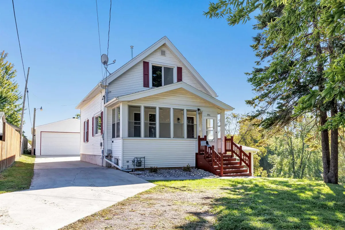 1911 S 13TH ST, Manitowoc, WI 54220