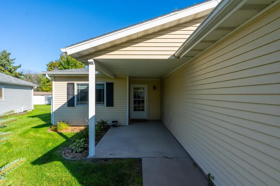 425 Fieldcrest LN, Sartell, MN 56377