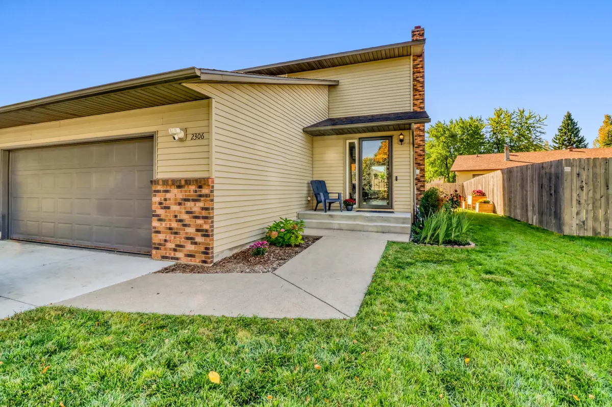 2306 26 1/2 CT S, Fargo, ND 58103