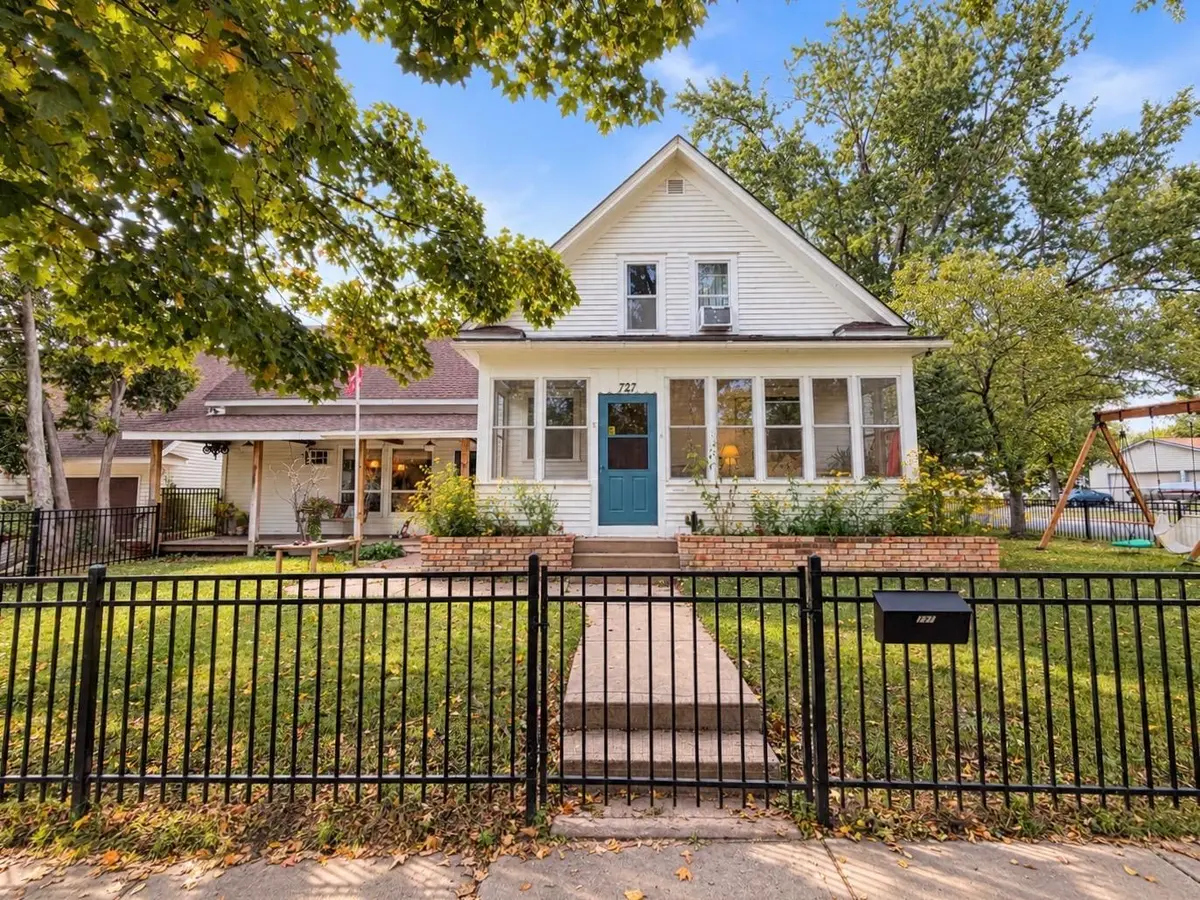 727 Oak ST, Hudson, WI 54016