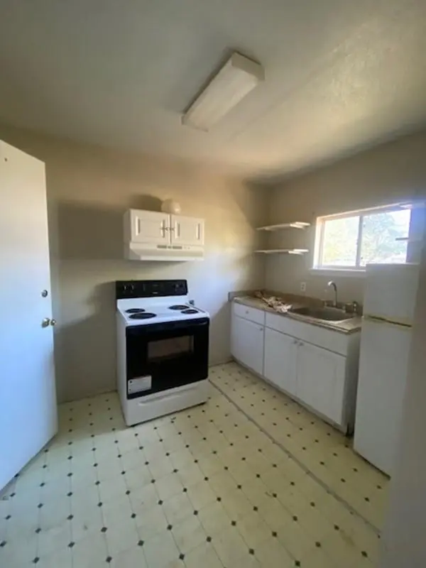 523 S Rio Grande ST, Lockhart, TX 78644