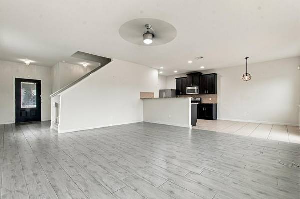 1524 Treeta TRL, Kyle, TX 78640