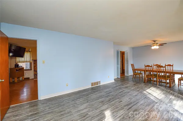 1405 Forest Park DR, Statesville, NC 28677