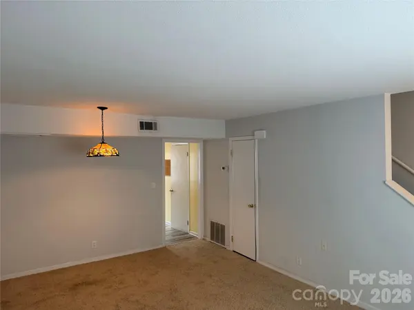 1300 Larchmont PL #202, Salisbury, NC 28144