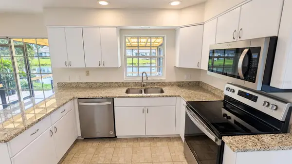 3520 57TH AVENUE CIR W #10, Bradenton, FL 34210