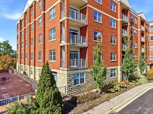 1 Itasca PL #214, Itasca, IL 60143