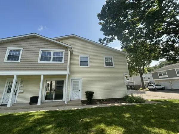 1242 Oboe CT, Wheeling, IL 60090