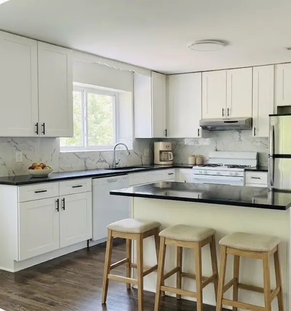 8638 Trumbull AVE #2, Skokie, IL 60076
