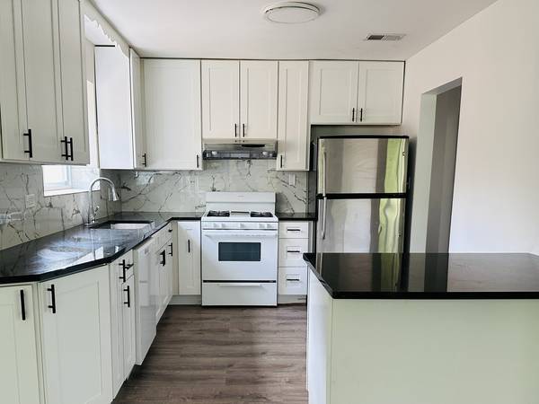 8638 Trumbull AVE #2, Skokie, IL 60076