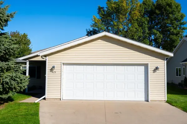 425 Fieldcrest LN, Sartell, MN 56377