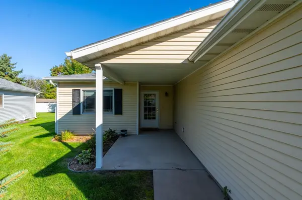 425 Fieldcrest LN, Sartell, MN 56377